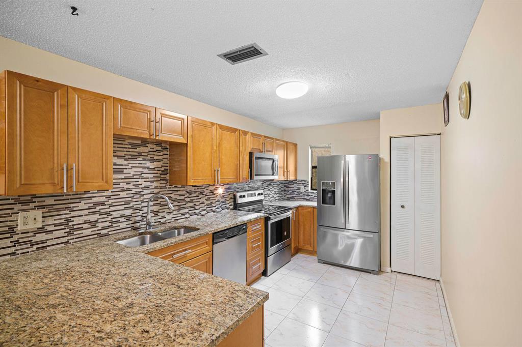 PARK AT WINDWOOD CONDO - Residential