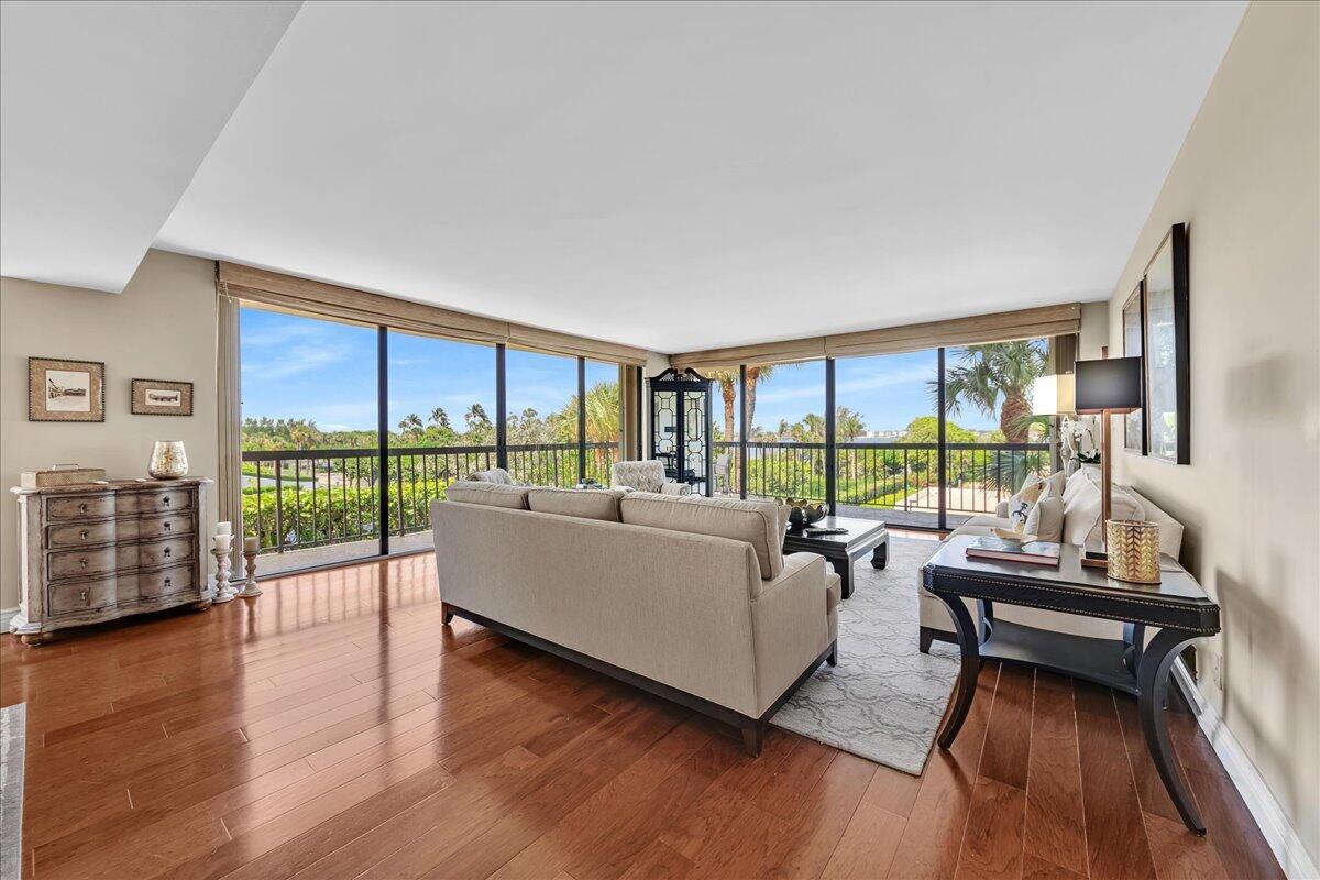 EMERAUDE CONDO - Residential