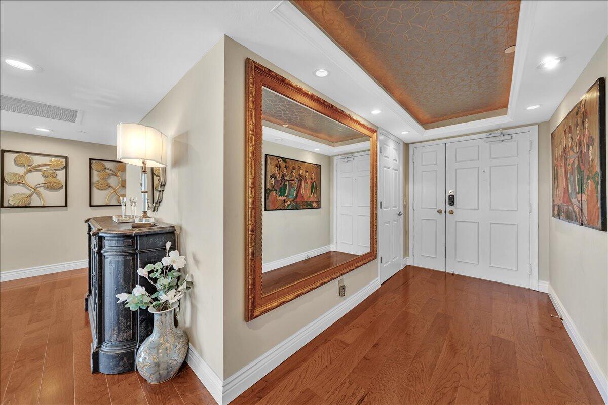 EMERAUDE CONDO - Residential