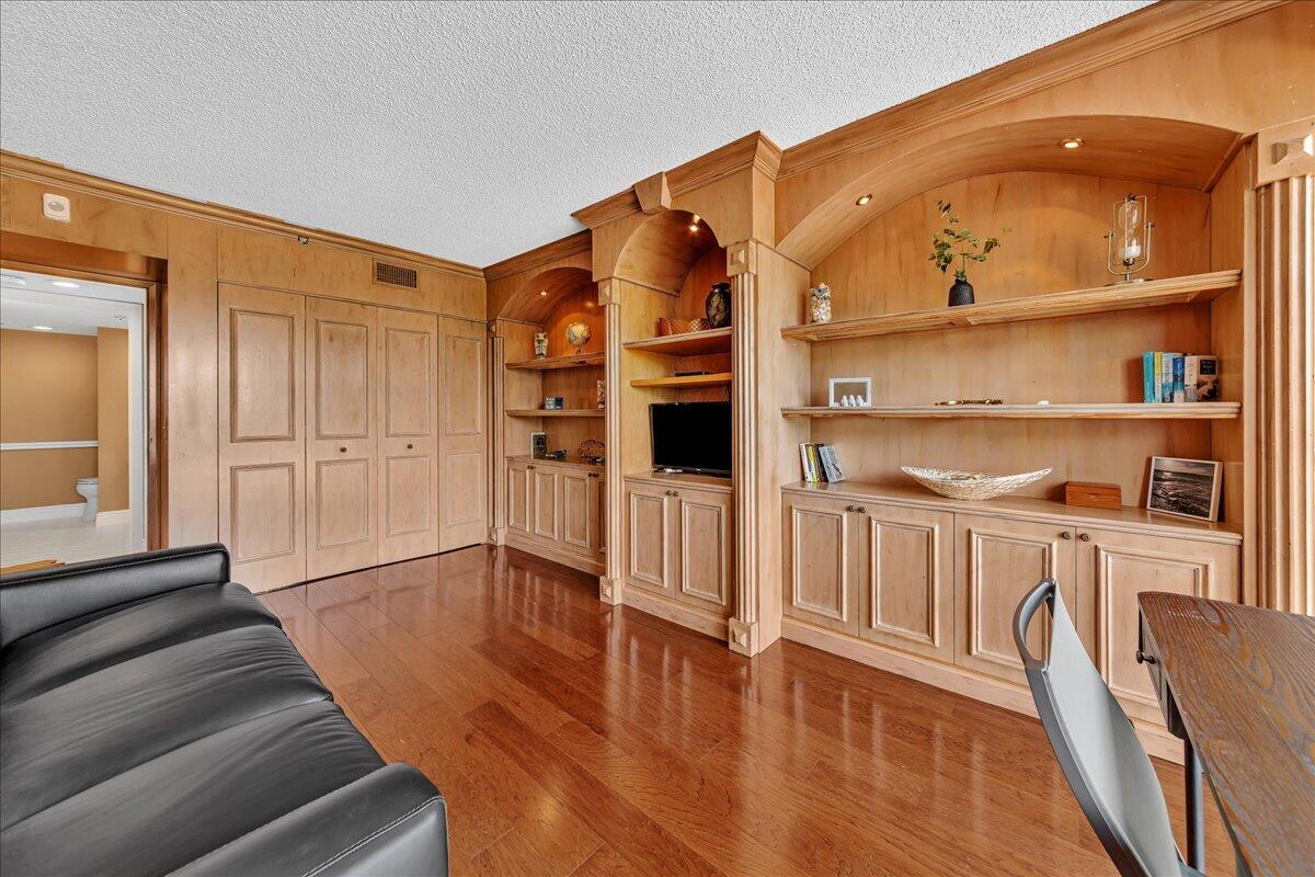 EMERAUDE CONDO - Residential