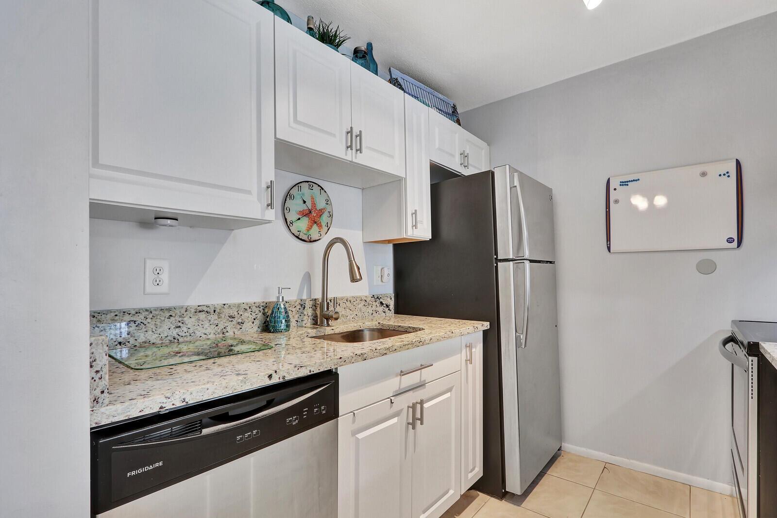 LAKE COLONY APTS THREE IN - Residential Lease