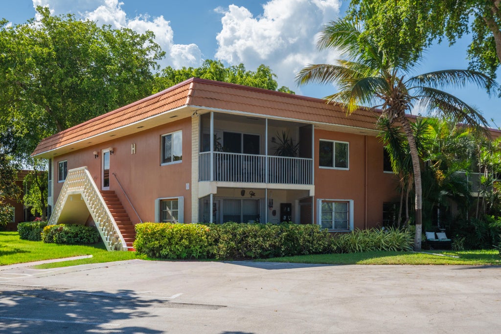 Photo of 1920 NE 1ST Terrace #212H, Wilton Manors, FL 33305 (MLS # B26063570)