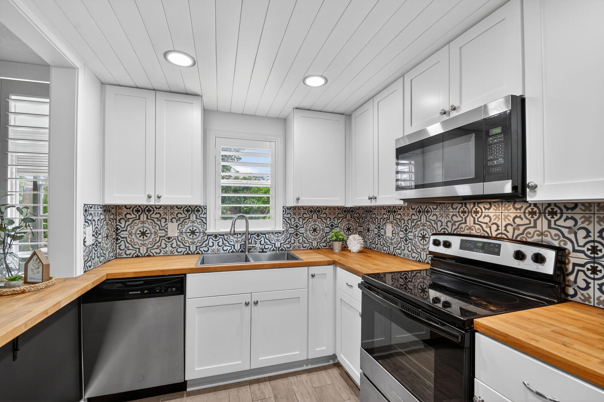 LAKESIDE VILLAGE CONDO 2 - Residential