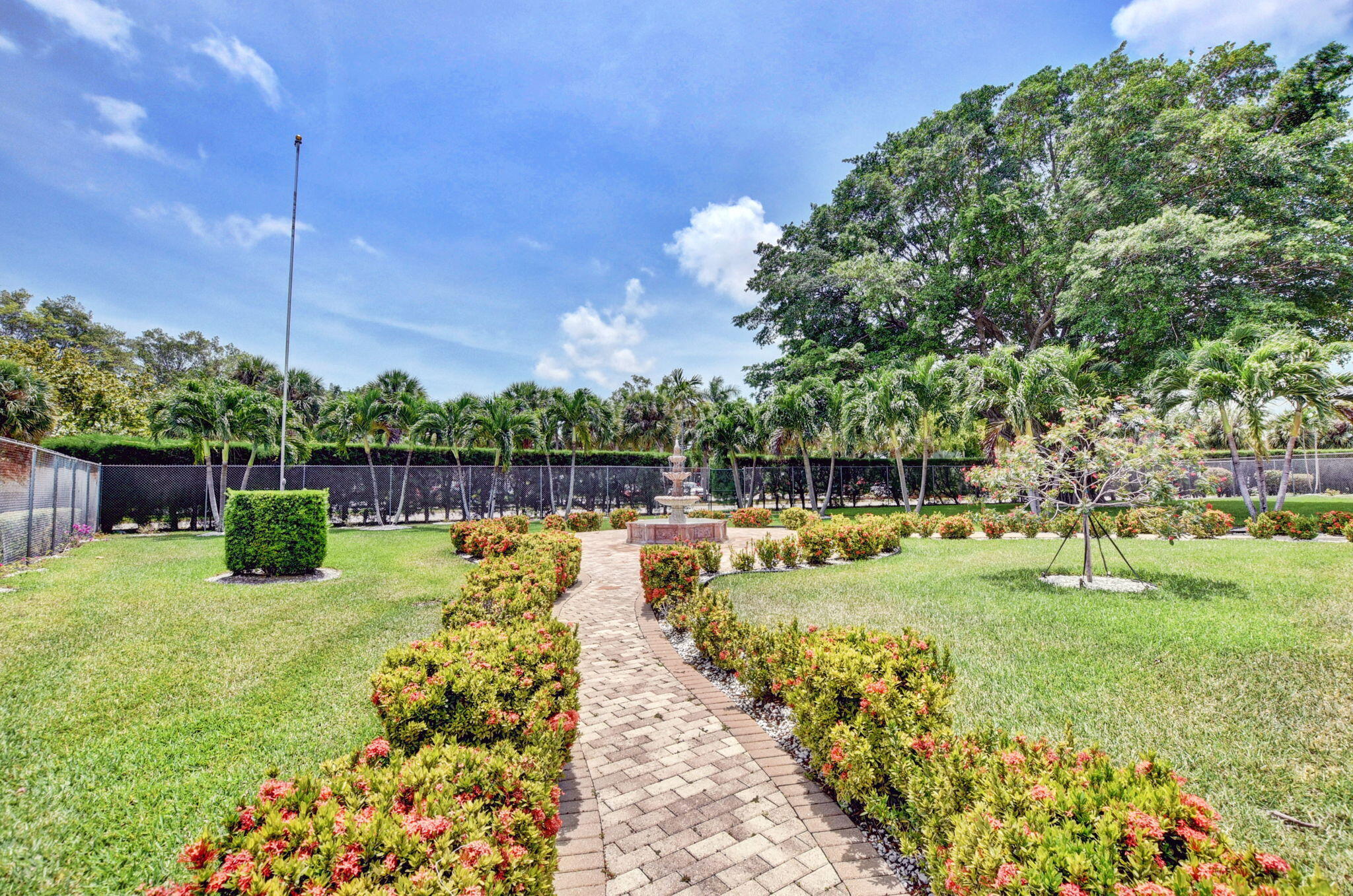 LAKESIDE VILLAGE CONDO 2 - Residential