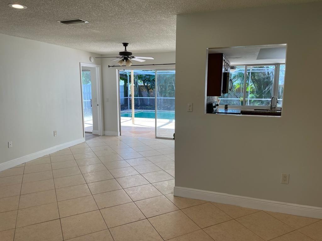 SUNRISE GOLF VILLAGE SEC - Residential Lease