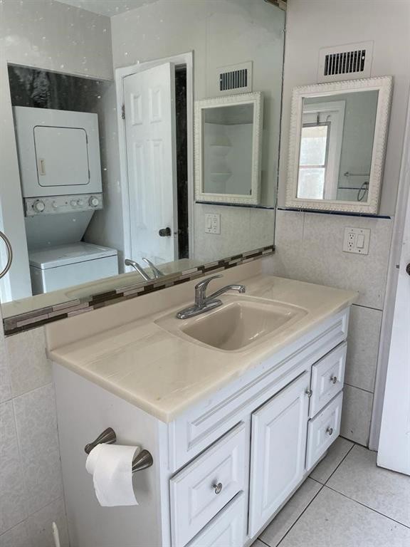 SUNRISE GOLF VILLAGE SEC - Residential Lease