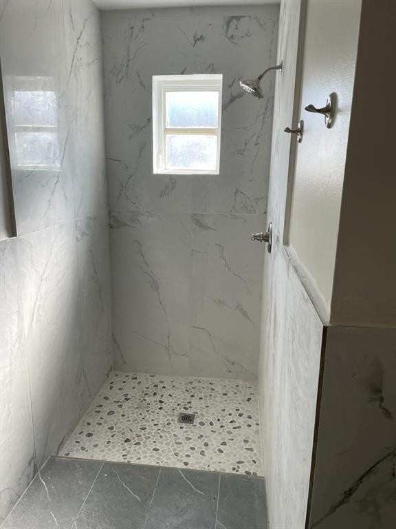 SUNRISE GOLF VILLAGE SEC - Residential Lease