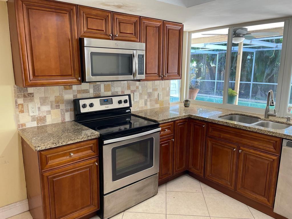 SUNRISE GOLF VILLAGE SEC - Residential Lease