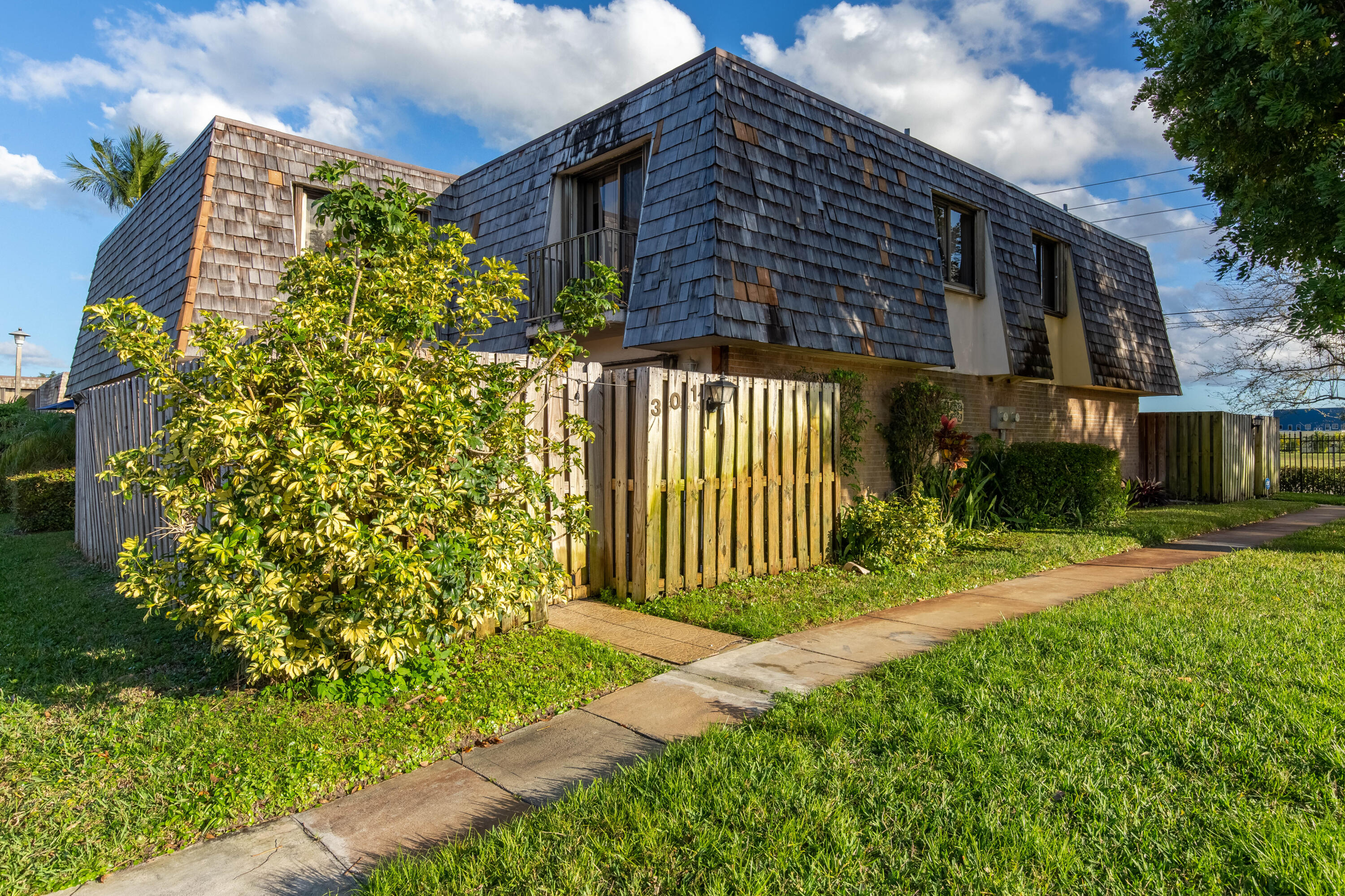 WOODLANDS OF PALM SPRINGS - Residential Lease