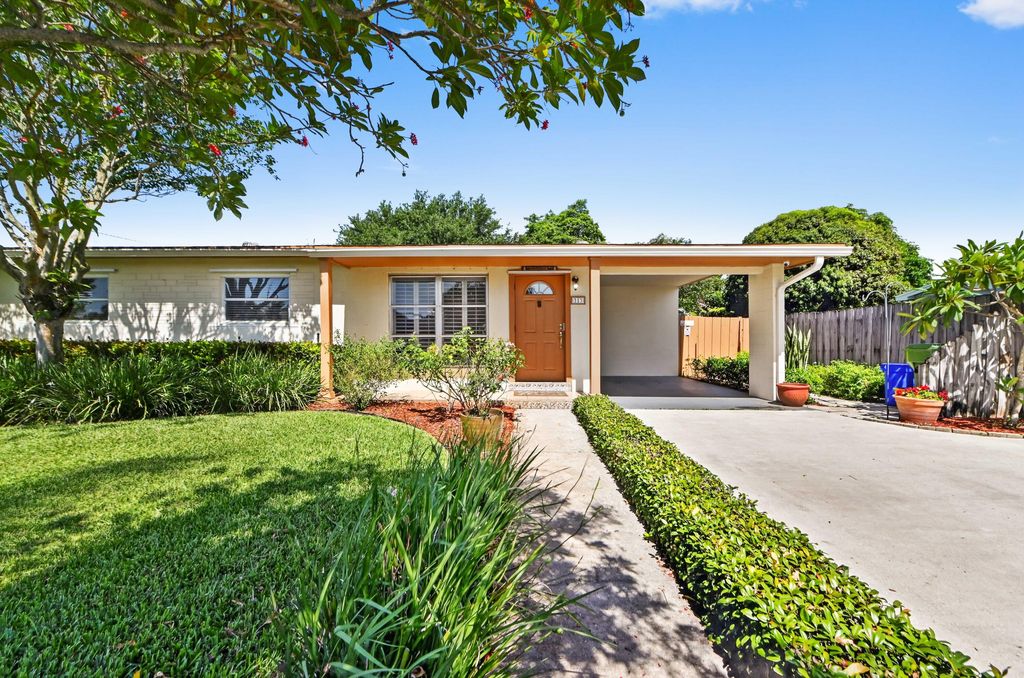 Photo of 313 Poe Drive, Palm Springs, FL 33461 (MLS # B26043150)