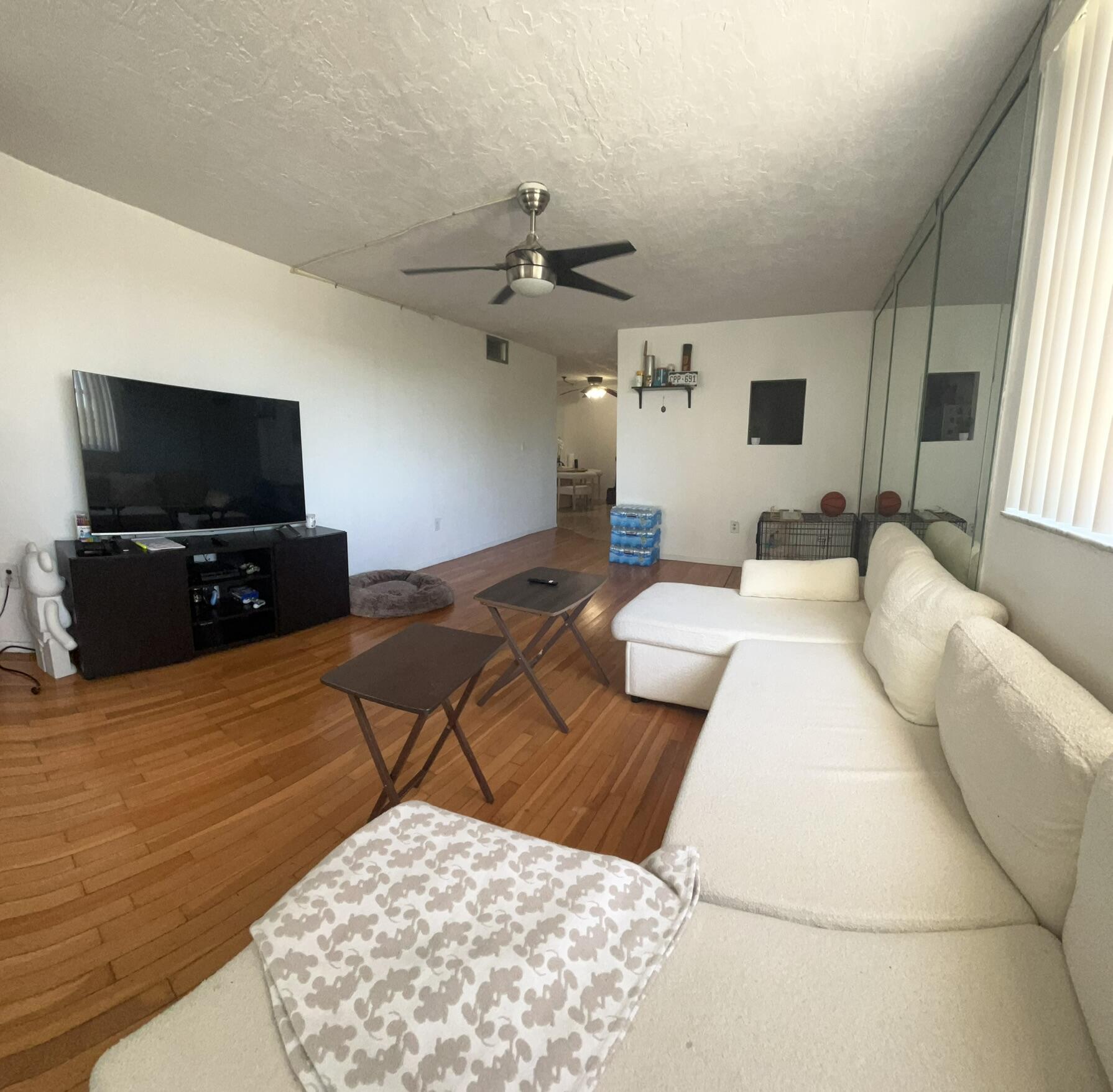 OMEGA CONDO NO 4 - Residential