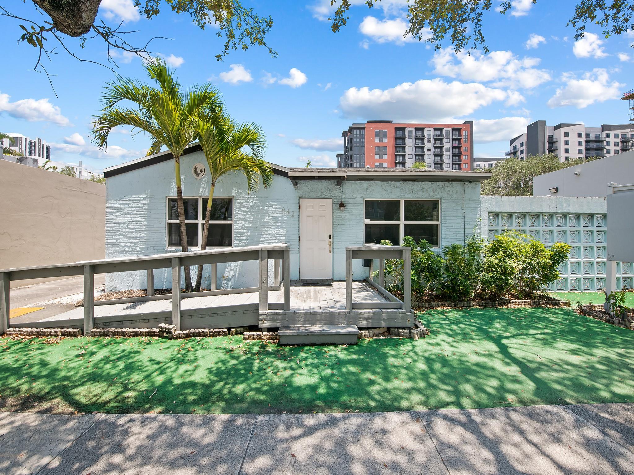 Downtown Fort Lauderdale is experiencing rapid growth, with 14,400 residential units in the pipeline driving strong demand for nearby retail and office space. The property benefits from immediate access to Sunrise Boulevard, Broward Blvd, NE 4th Ave, and US-1, plus close proximity to the Brightline station connecting Miami, West Palm, and Orlando. Offering flexibility, the building features an open layout adaptable to a range of professional uses, with full branding control and a built-in kitchenette. Dedicated on-site parking ensures convenient access for staff and clients, while prominent street frontage provides excellent signage along a high-traffic corridor. A prime opportunity for businesses seeking visibility, efficiency, and long-term value in a rapidly evolving urban district.