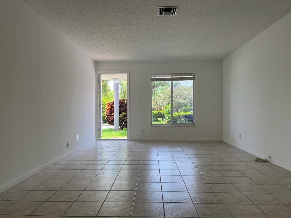 TIBURON 1 PHASE 1 - Residential Lease