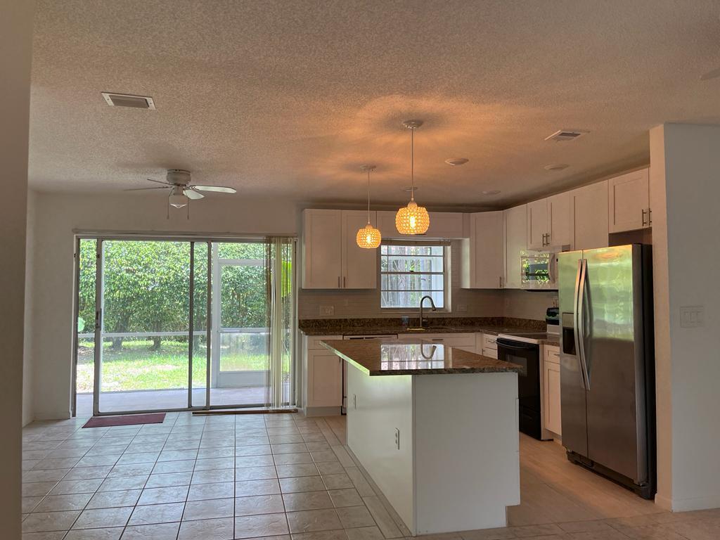 TIBURON 1 PHASE 1 - Residential Lease