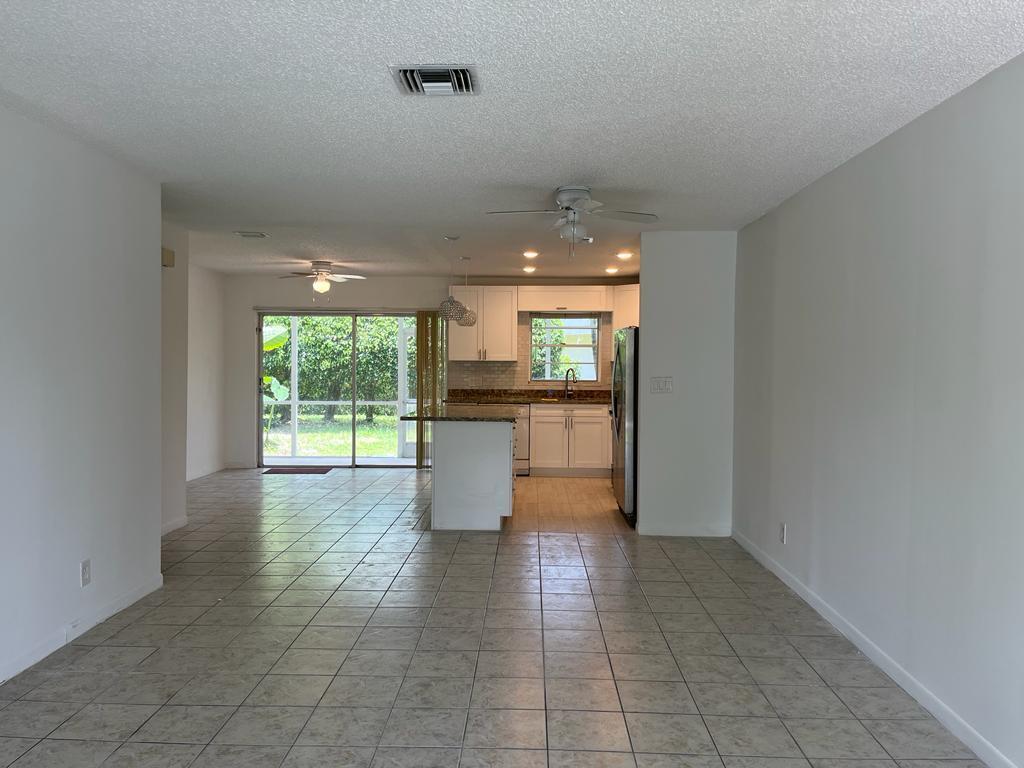 TIBURON 1 PHASE 1 - Residential Lease