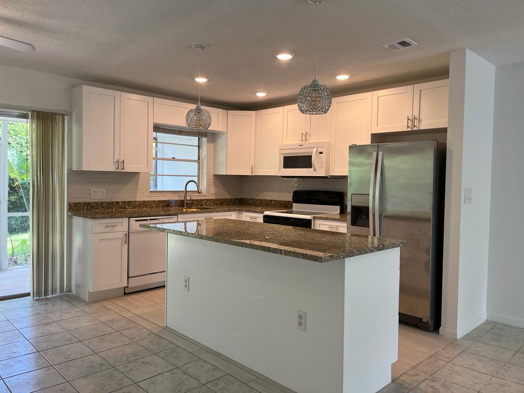 TIBURON 1 PHASE 1 - Residential Lease