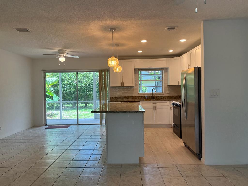 TIBURON 1 PHASE 1 - Residential Lease