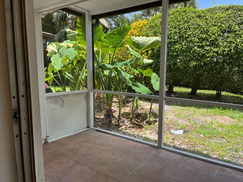 TIBURON 1 PHASE 1 - Residential Lease