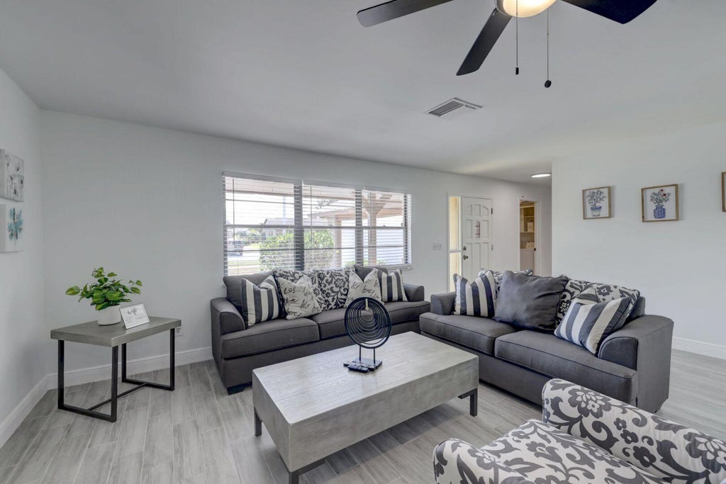 Photo of 543 SE GREENWAY Terrace, Port Saint Lucie, FL 34983 (MLS # B26069218)