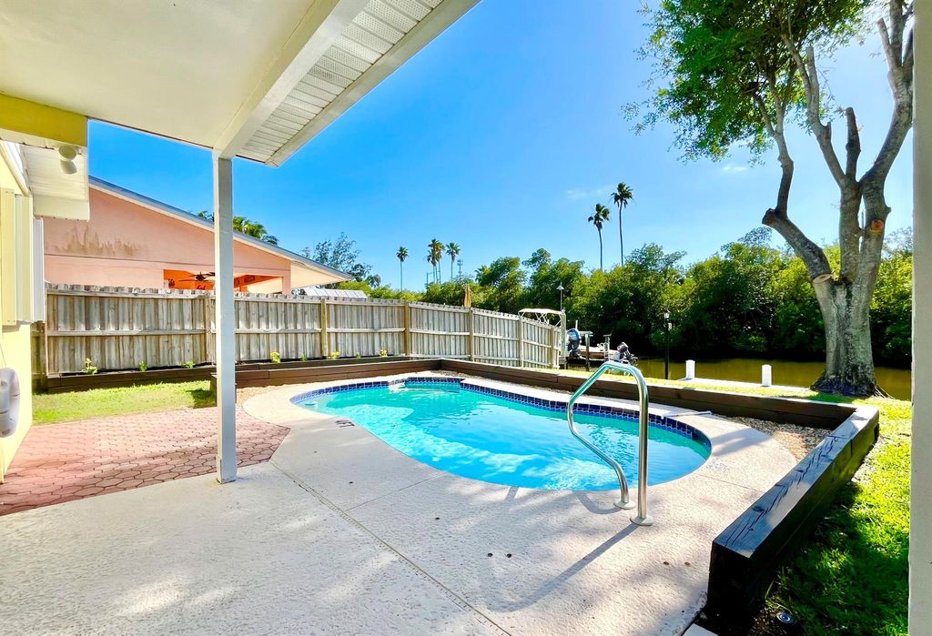 Photo of 1933 Robalo Drive, Vero Beach, FL 32960 (MLS # R10981424)