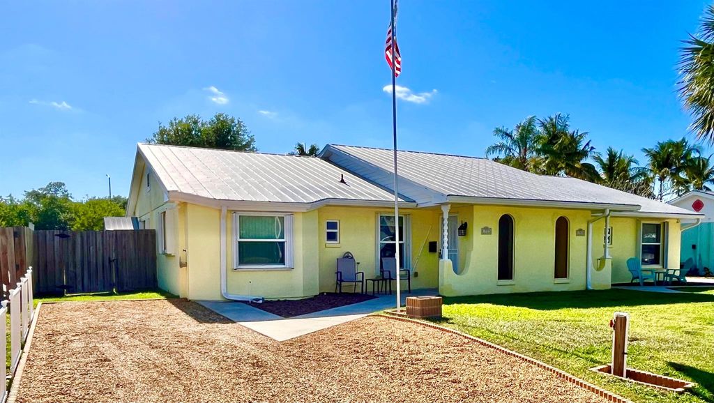 Photo of 1933 Robalo Drive, Vero Beach, FL 32960 (MLS # R10981424)