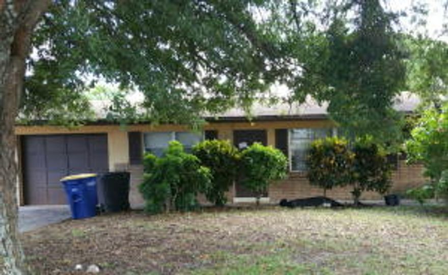 Lovely treed lot surrounds this spacious home conveniently located near downtown and the IRSC campus. Buyers to do due diligence regarding room count.