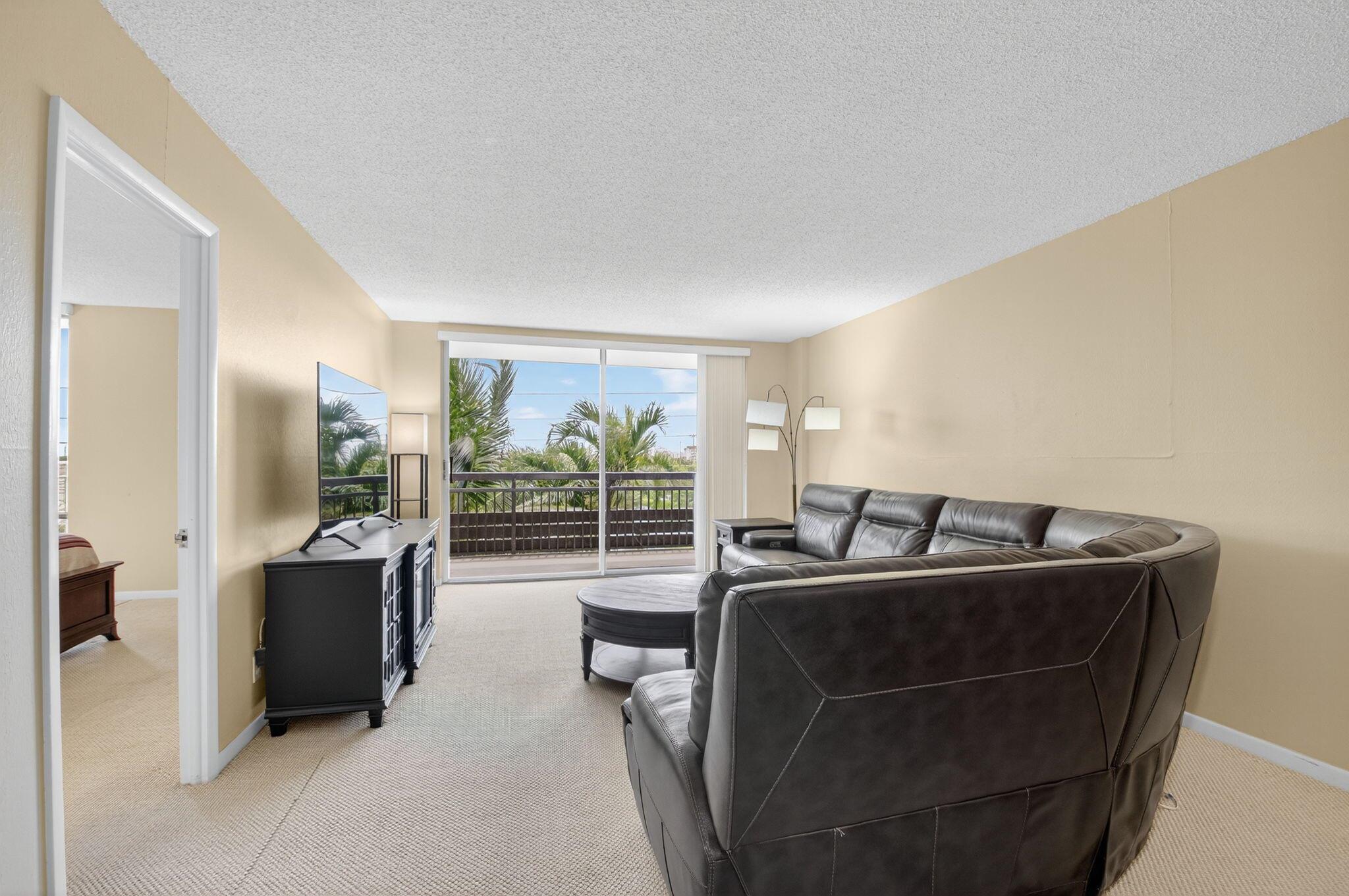 555 NW 4th Avenue 4230, Boca Raton, FL, 33432/$225,000 3 555 NW 4th Avenue 4230