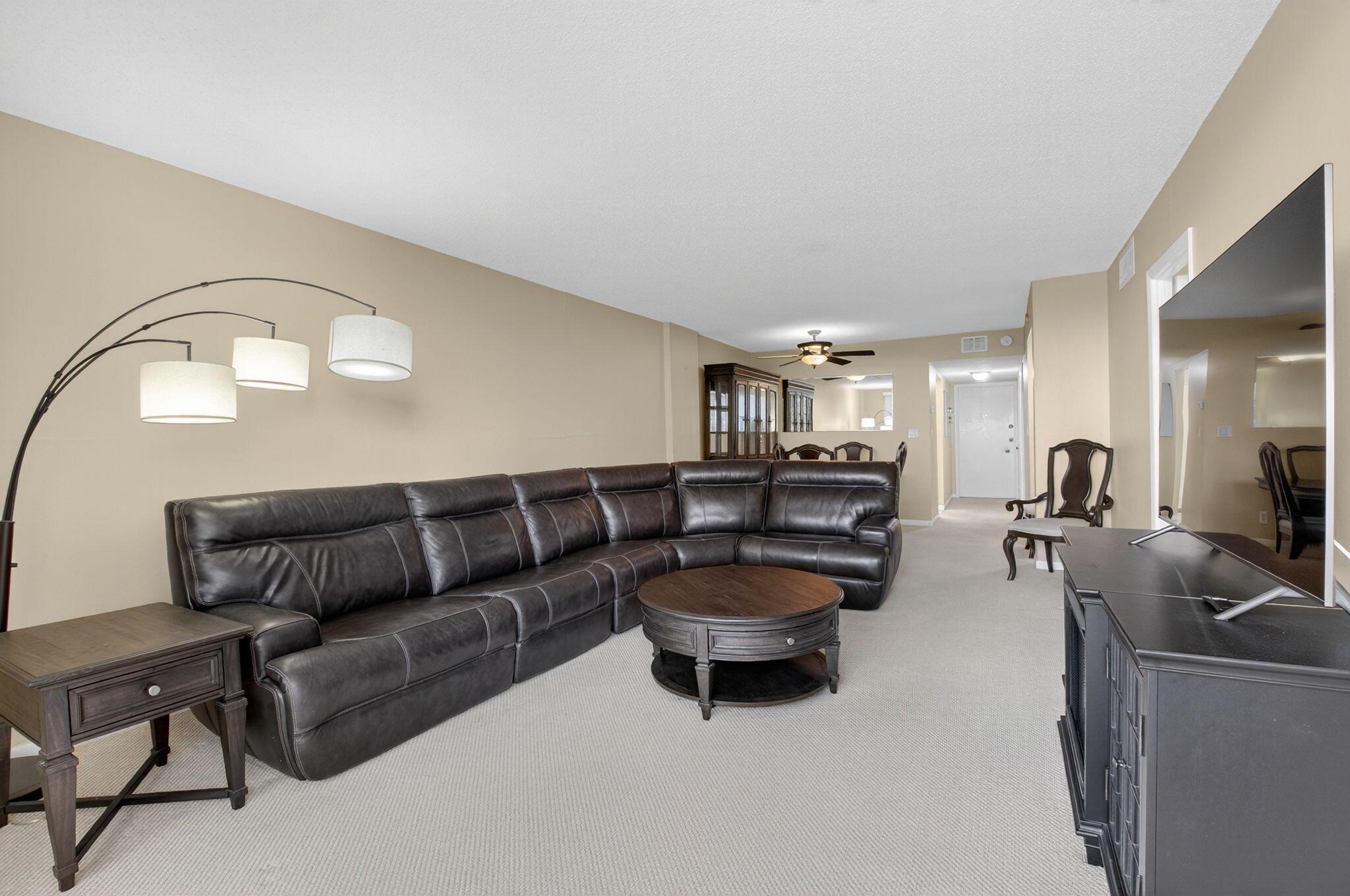 555 NW 4th Avenue 4230, Boca Raton, FL, 33432/$225,000 2 555 NW 4th Avenue 4230