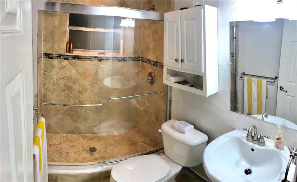 Victoria Courts Condo - Residential Lease