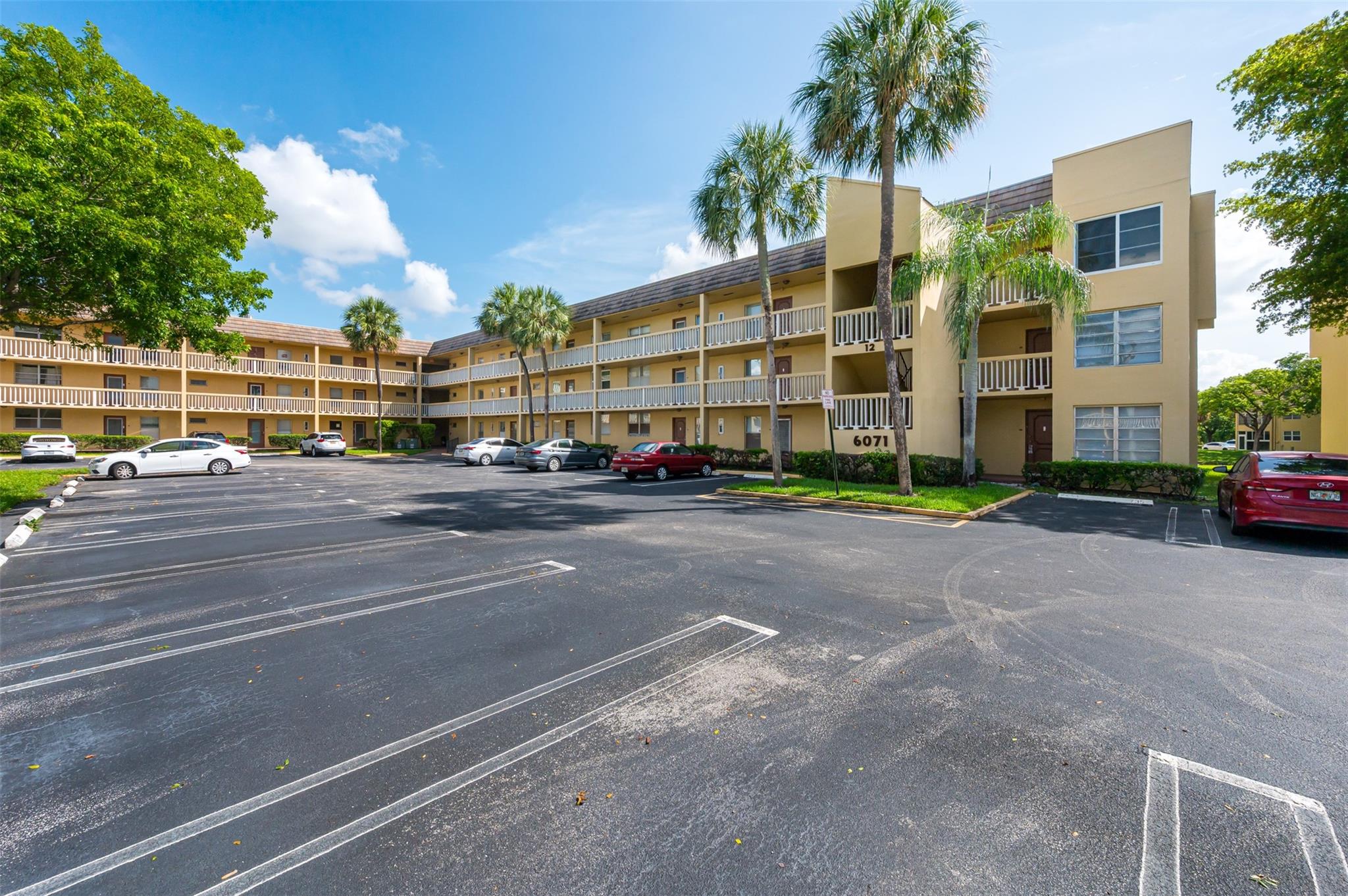 6071 NW 61 207