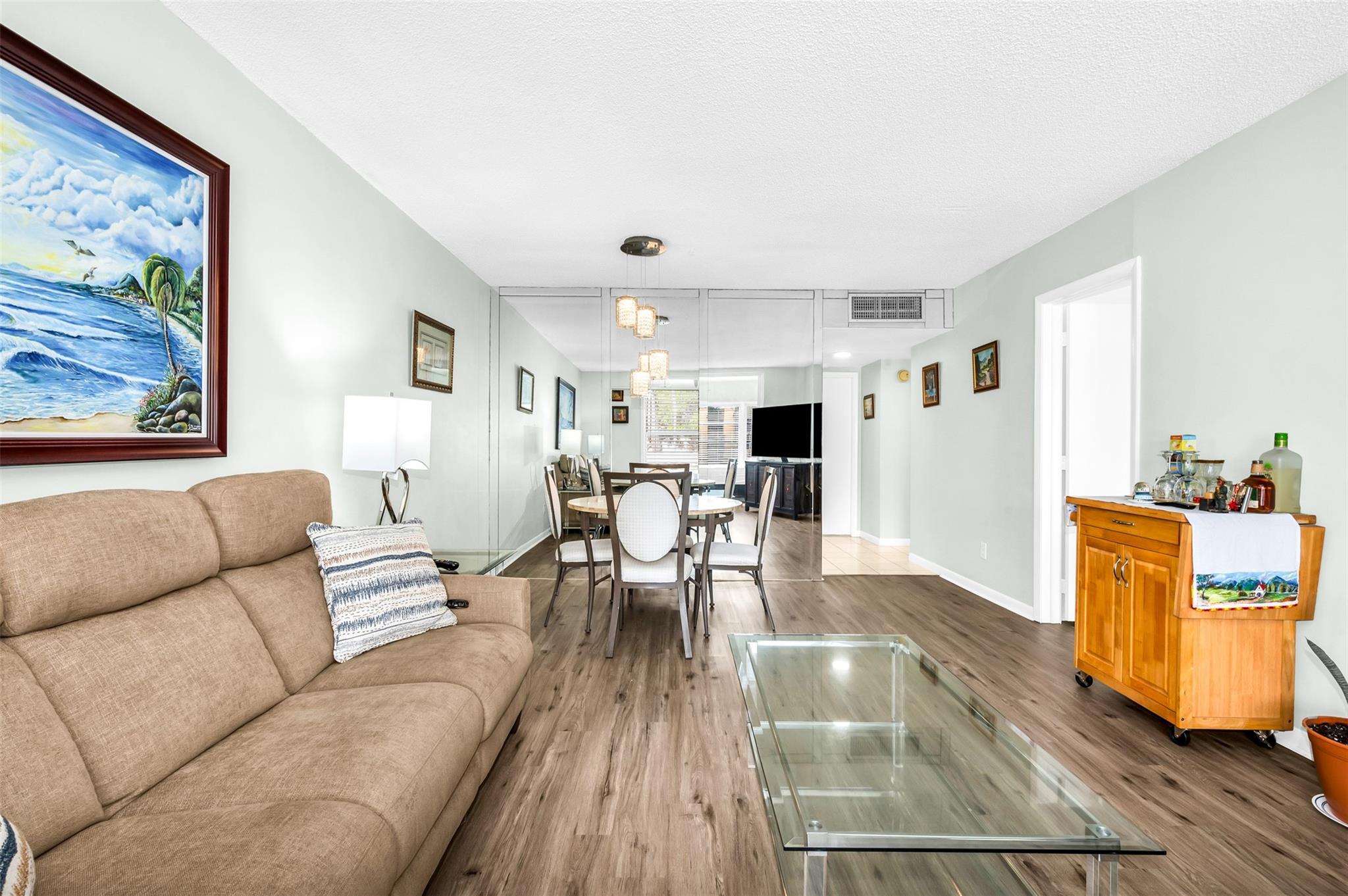 6071 NW 61 207