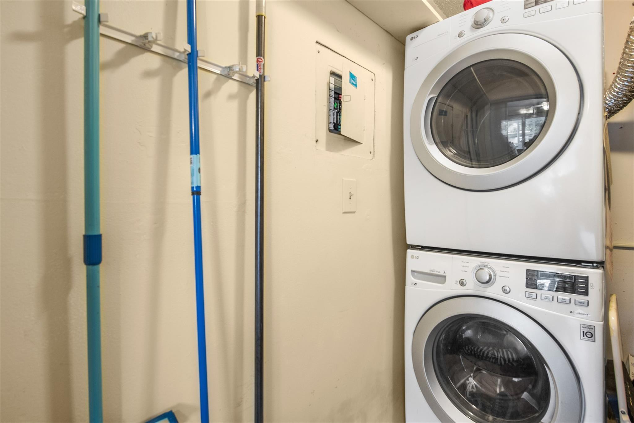 LAUDERDALE WEST - Residential