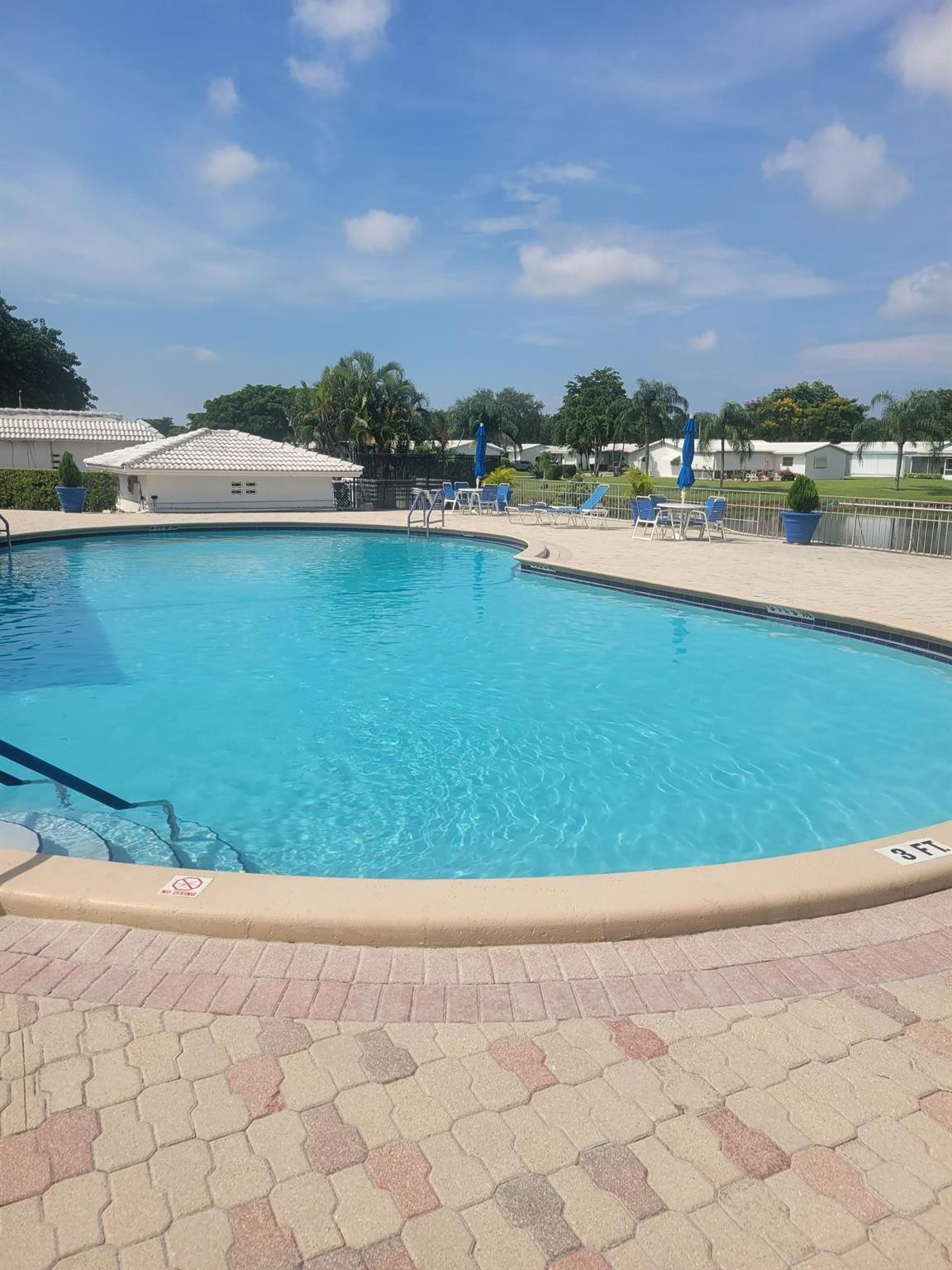 LAUDERDALE WEST - Residential