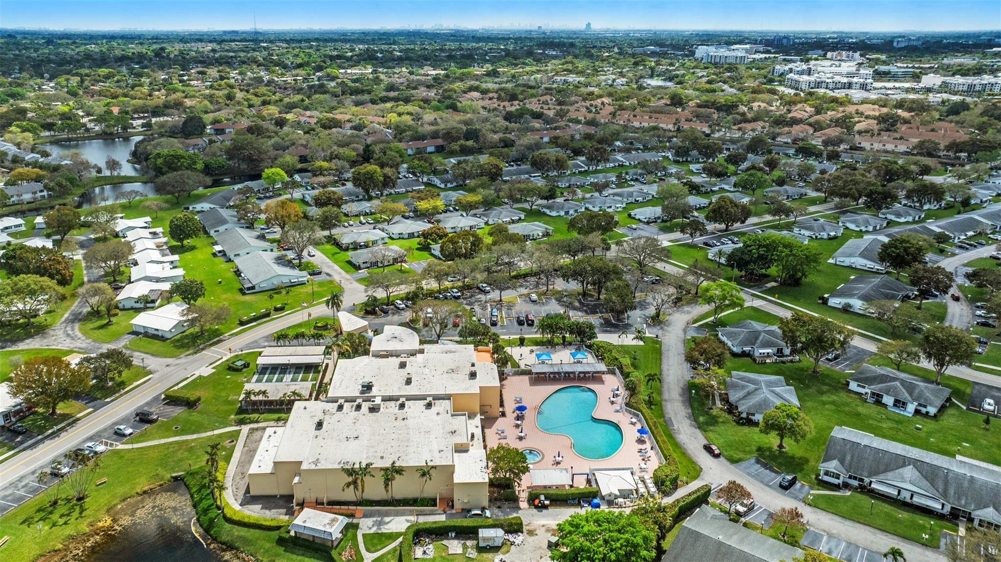 LAUDERDALE WEST - Residential