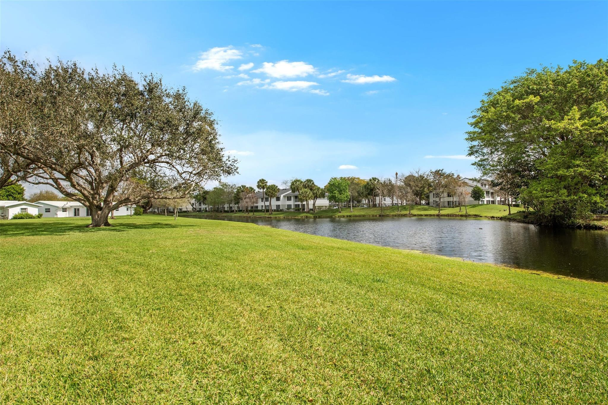 LAUDERDALE WEST - Residential