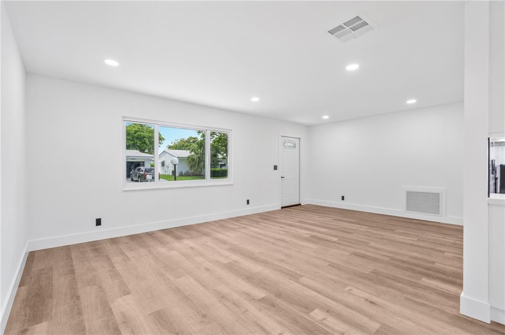 Lauderdale West 3 Sec 83- - Residential