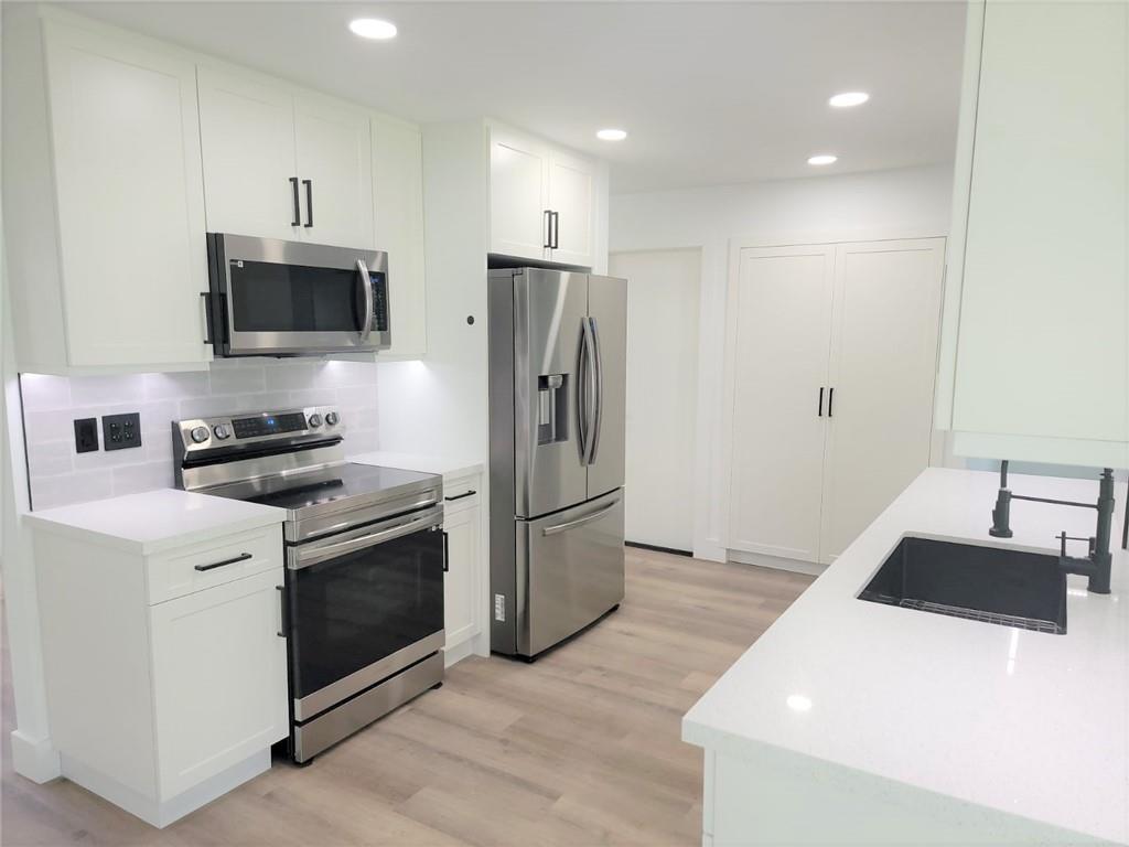 Lauderdale West 3 Sec 83- - Residential