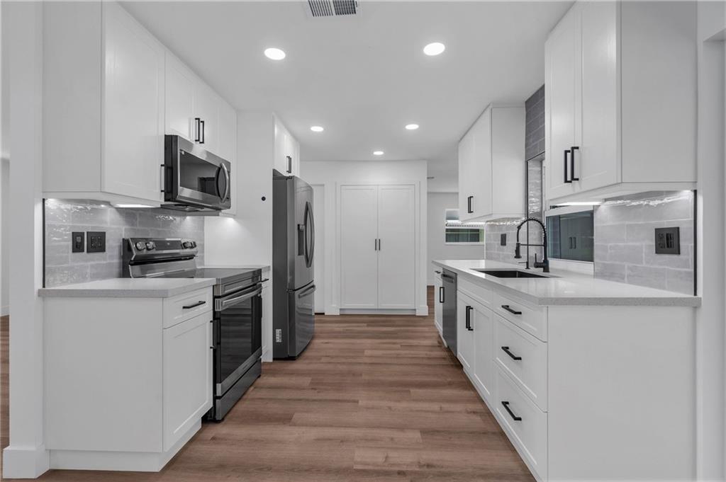 Lauderdale West 3 Sec 83- - Residential