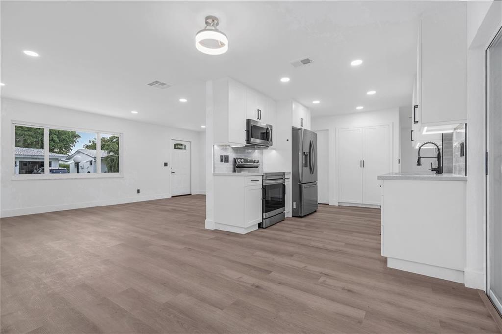 Lauderdale West 3 Sec 83- - Residential