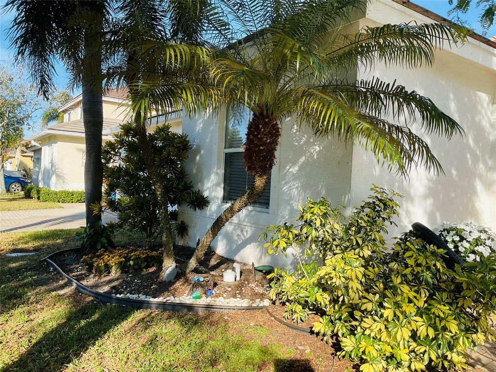 Photo of 3339 SW 49th St, Fort Lauderdale, FL 33312 (MLS # F10543468)