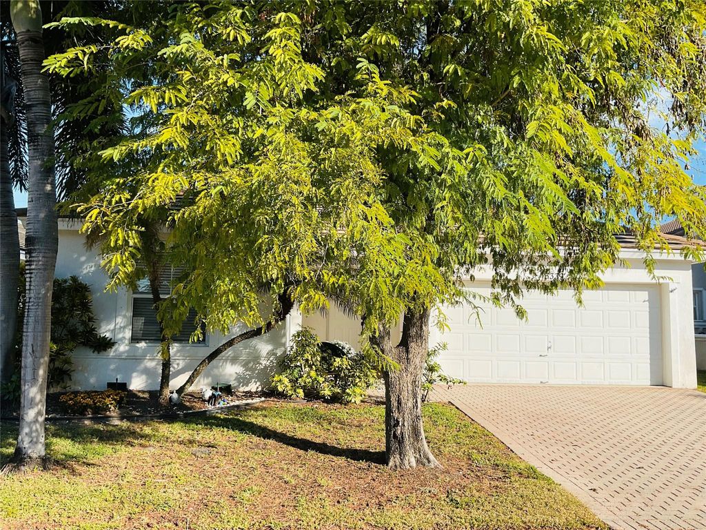 Photo of 3339 SW 49th St, Fort Lauderdale, FL 33312 (MLS # F10543468)