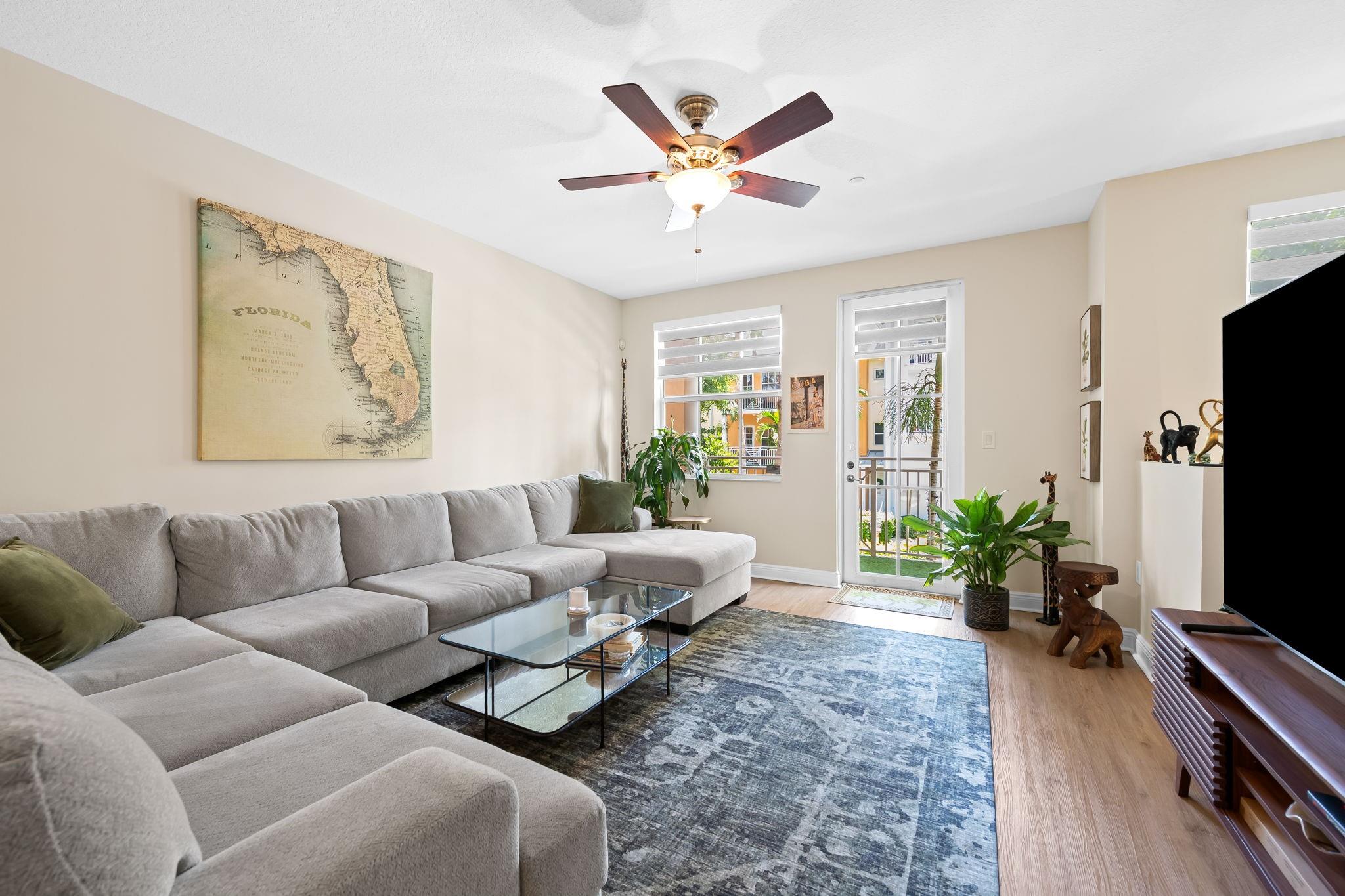 419 SW 13th Ter