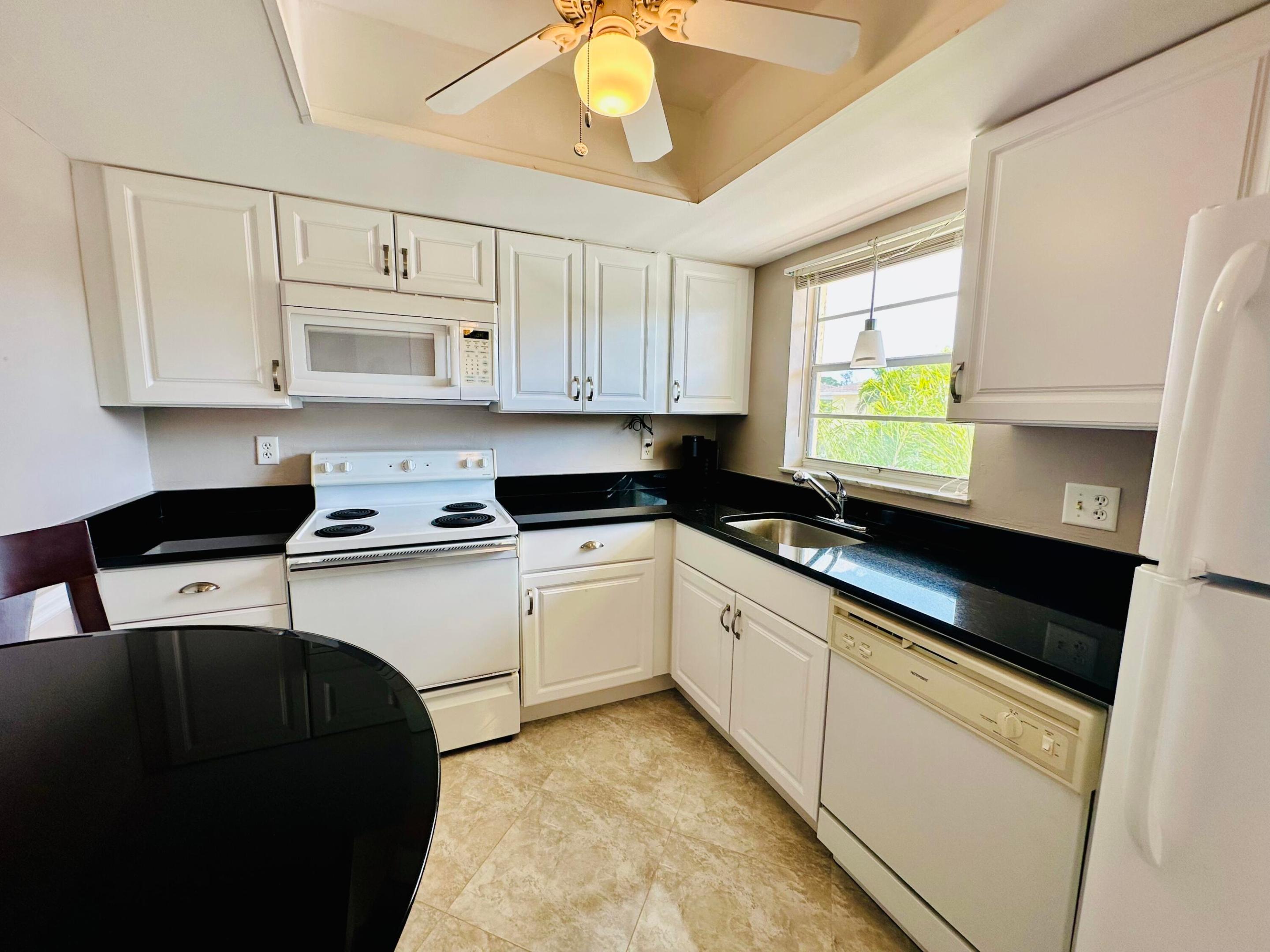 KINGSWOOD CONDO 3 - Residential