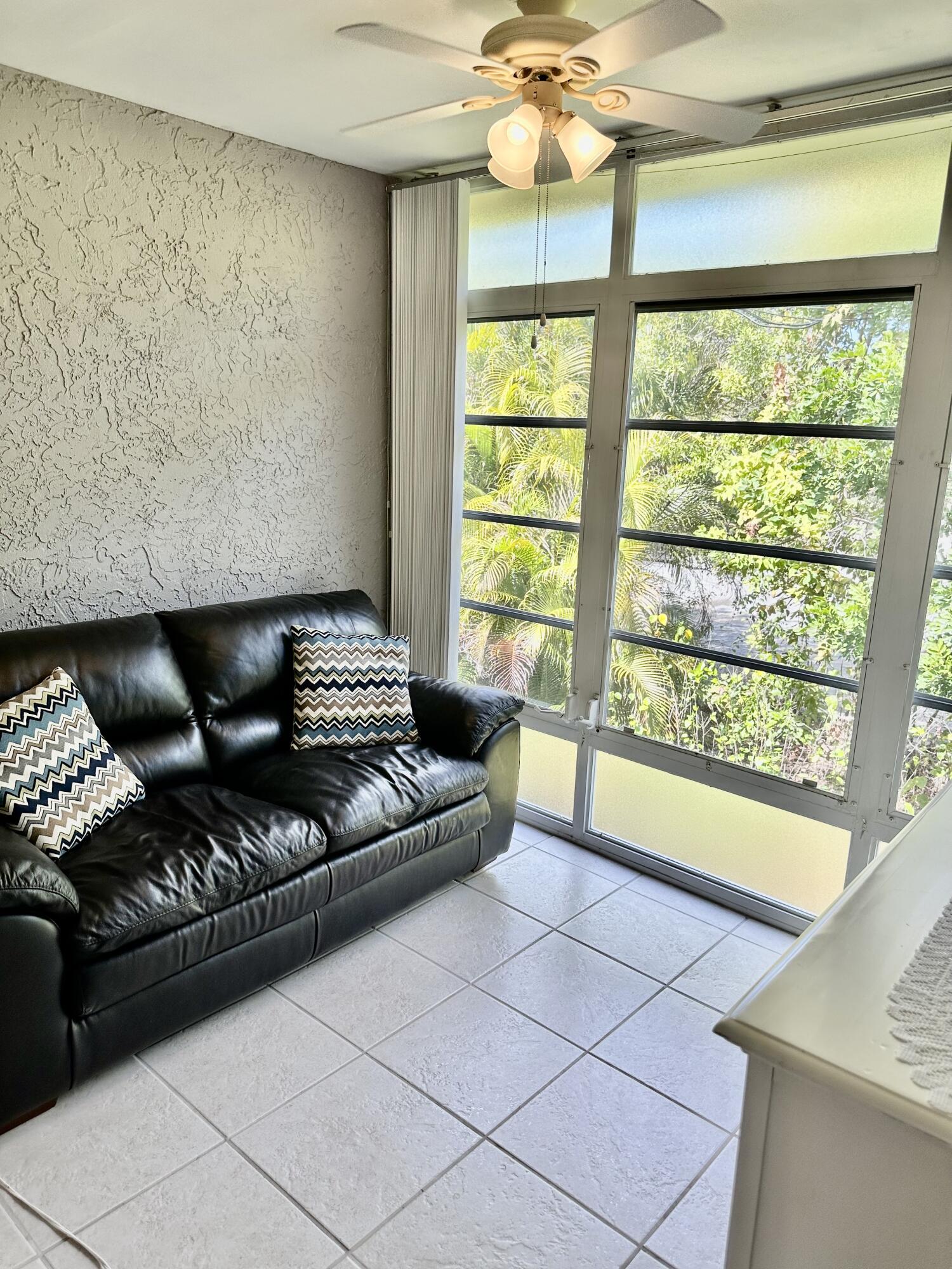 KINGSWOOD CONDO 3 - Residential