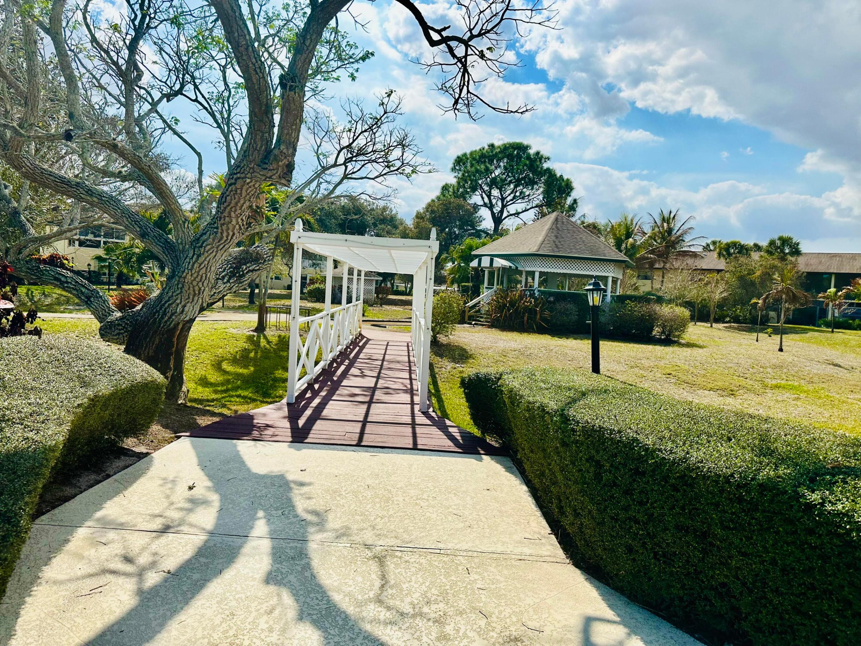 KINGSWOOD CONDO 3 - Residential