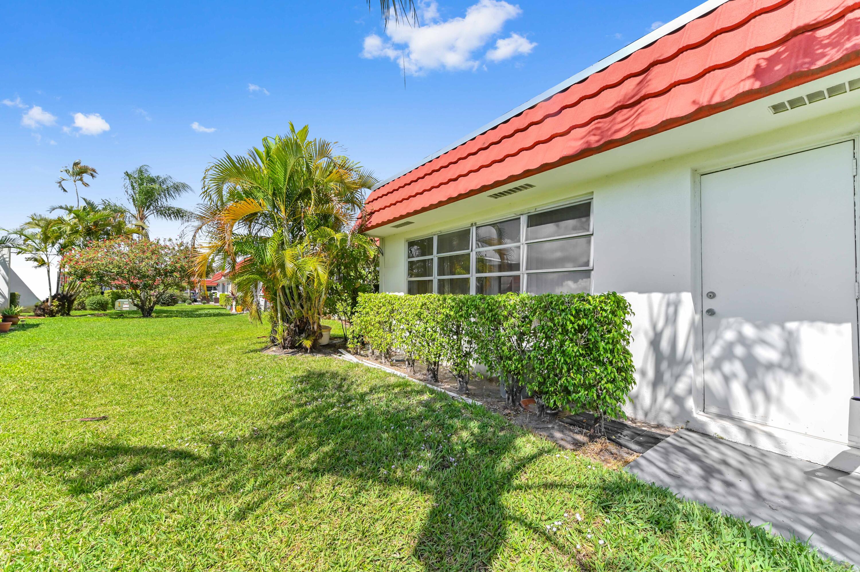 CRESTHAVEN TOWNHOMES - Residential