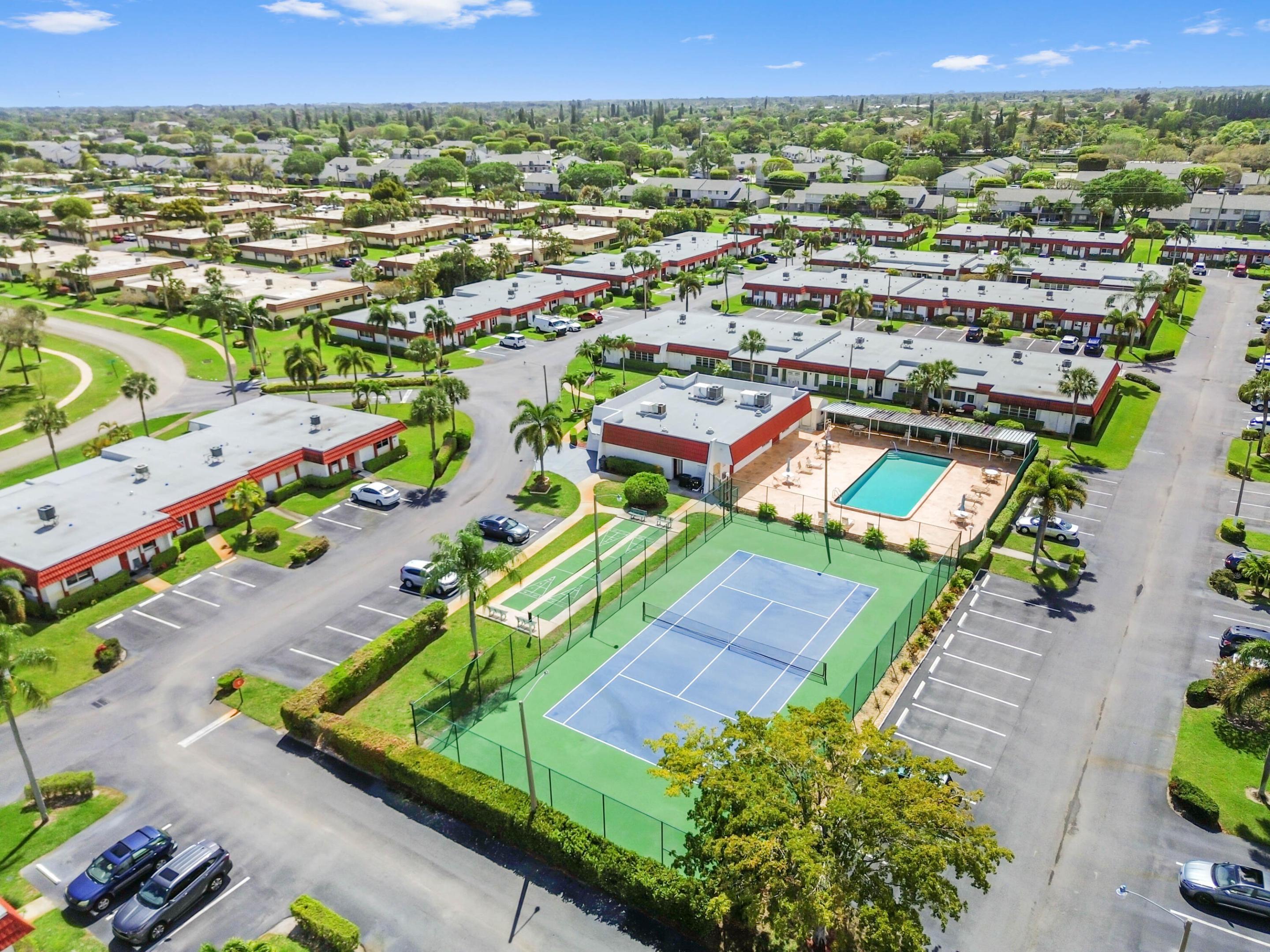 CRESTHAVEN TOWNHOMES - Residential