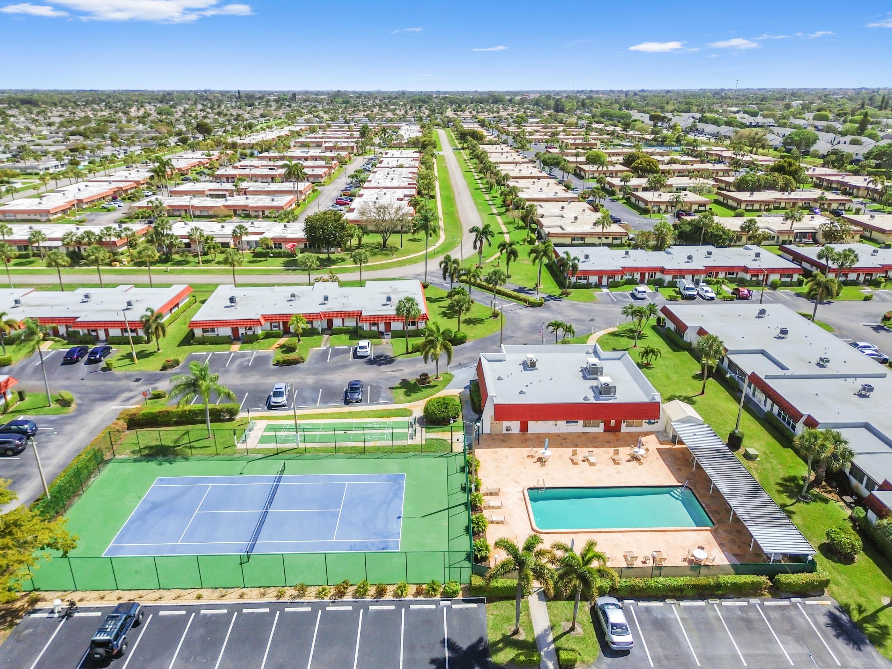 CRESTHAVEN TOWNHOMES - Residential