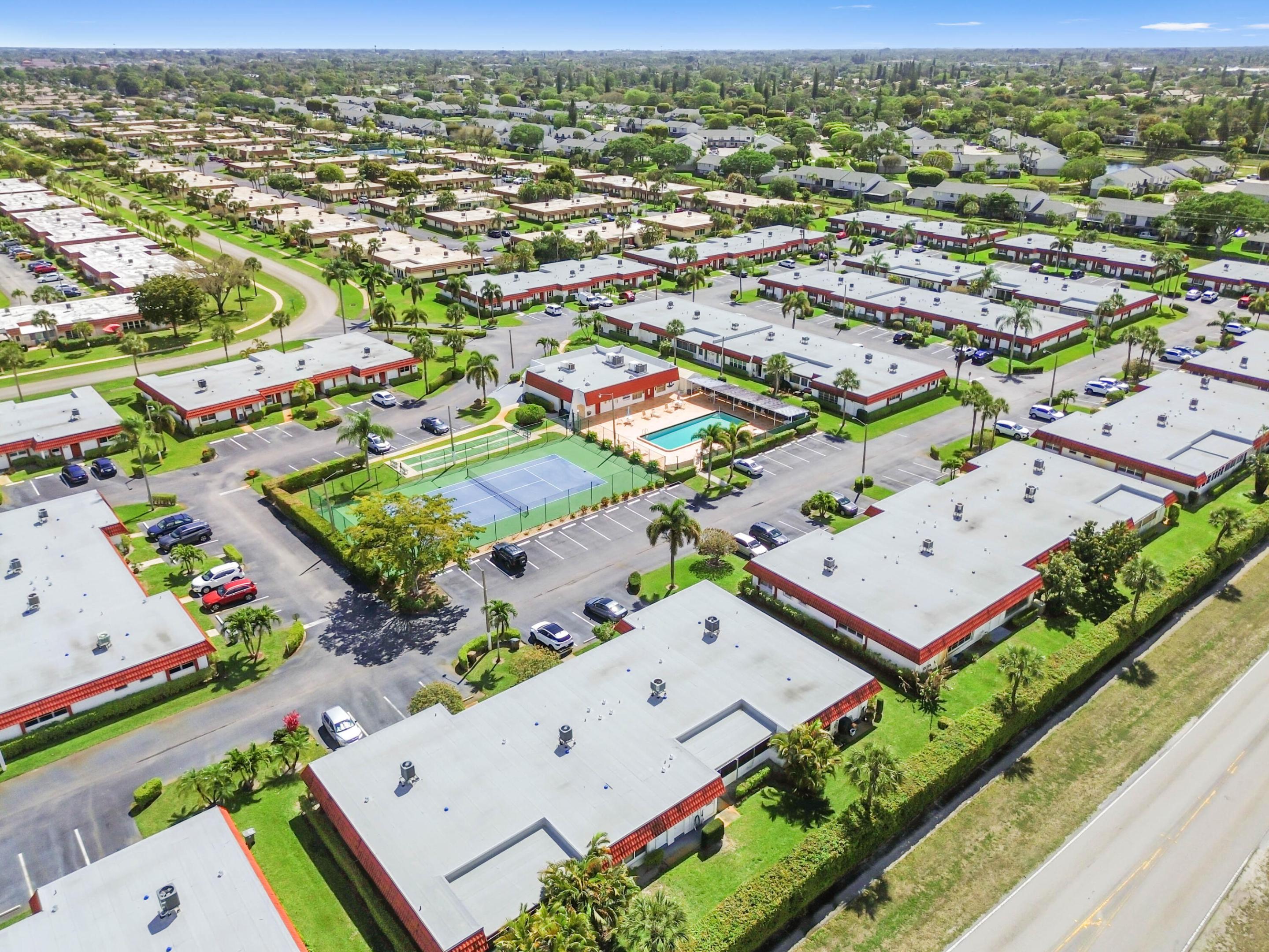 CRESTHAVEN TOWNHOMES - Residential