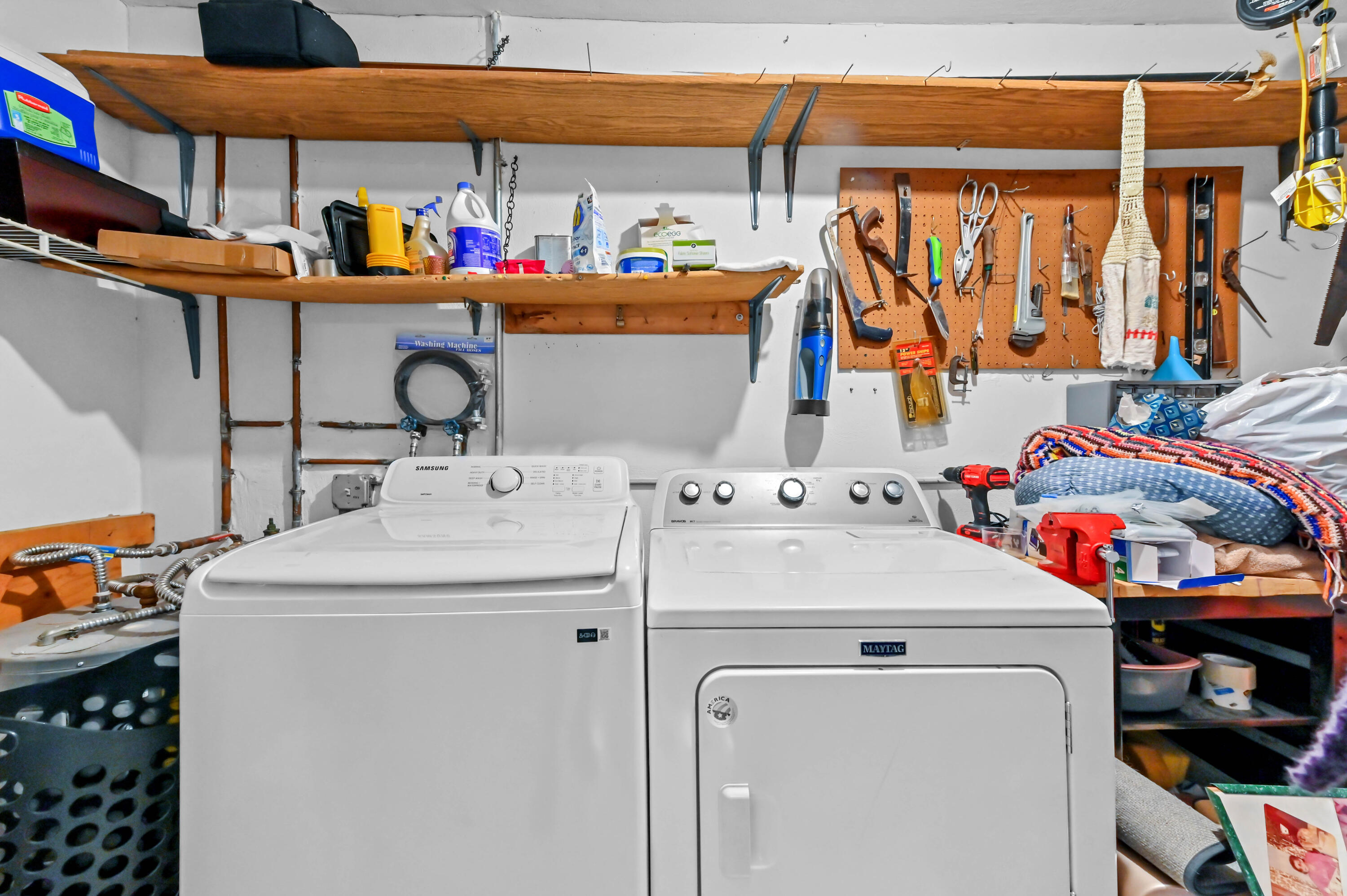 CRESTHAVEN TOWNHOMES - Residential